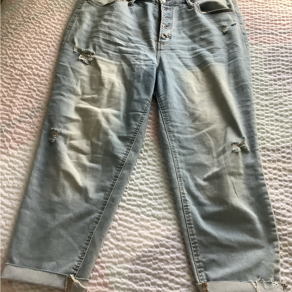 Light Wash Distressed Women’s Jeans